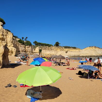 Bezoek de prachtige praia's, kleine zandstranden overal in de algarve